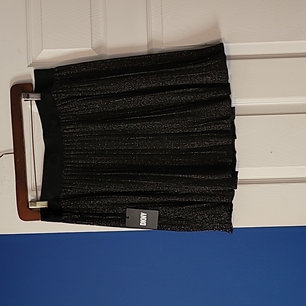 DKNY pleated skirt 😍